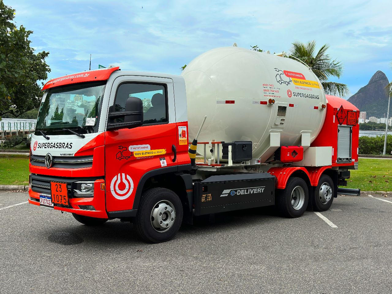 upergasbras inició distribución de GLP a granel en camión eléctrico Volkswagen, armado en Grupo EGSA
